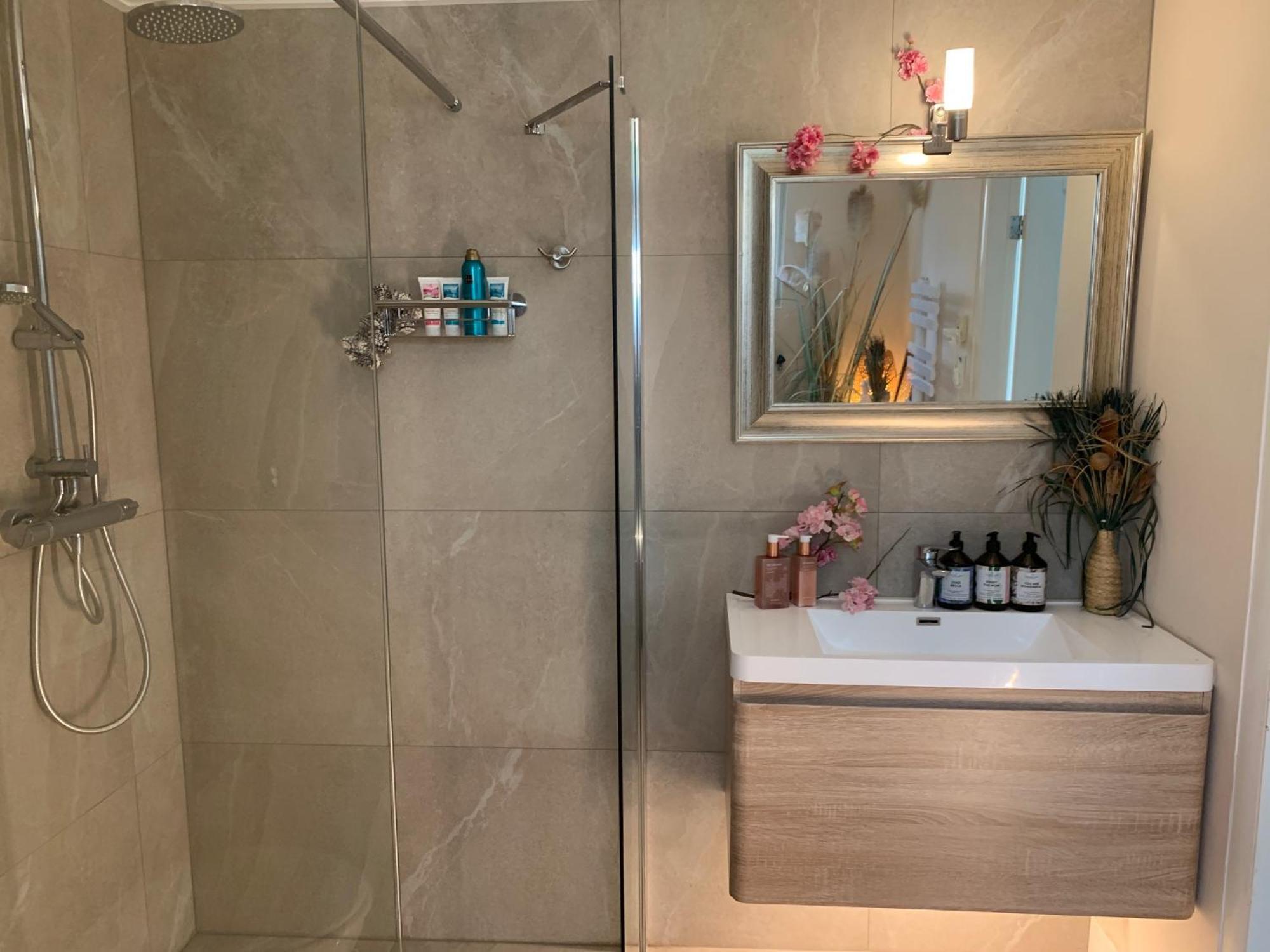 Romantisch Wellness Appartement Met Prive Hottub Sauna Gamesroom Den Ham 외부 사진